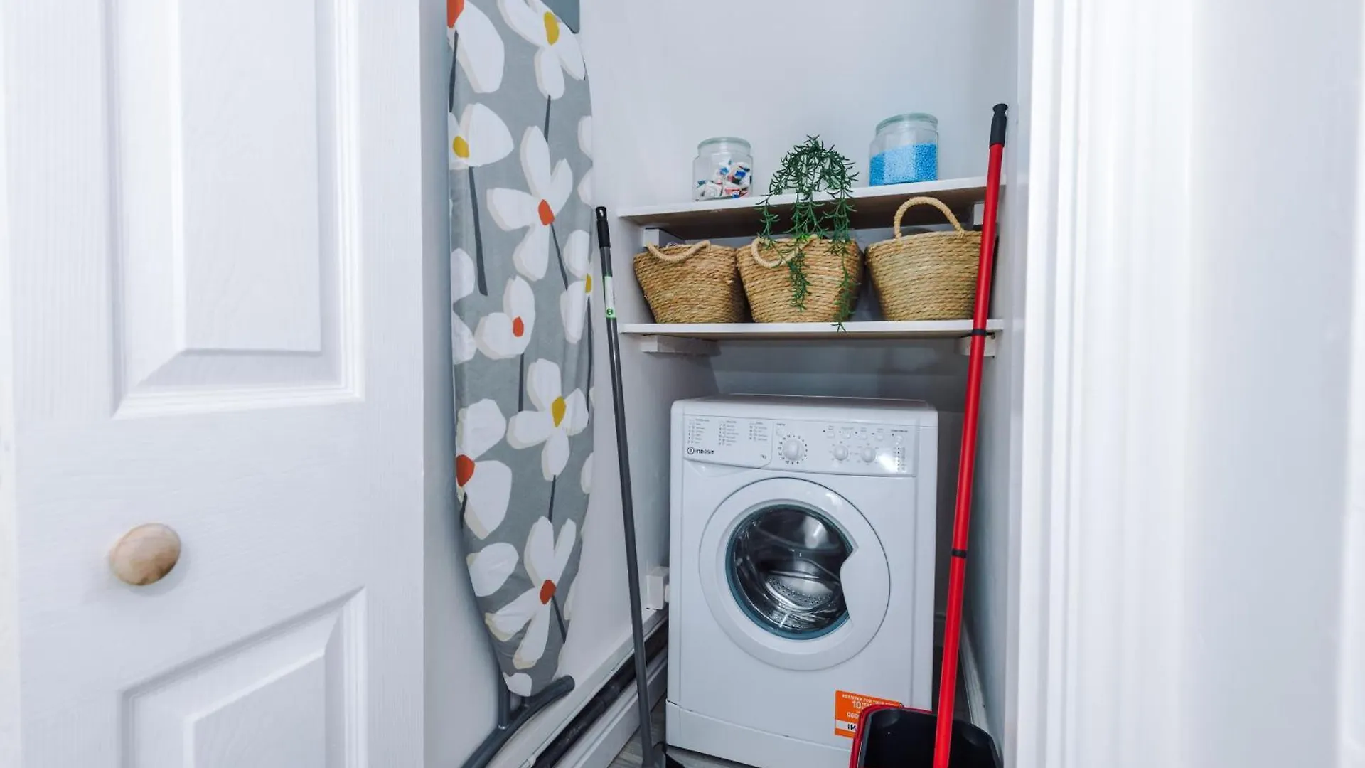 Stunning 3 Bedroom House Near Leeds City Centre With Free Parking