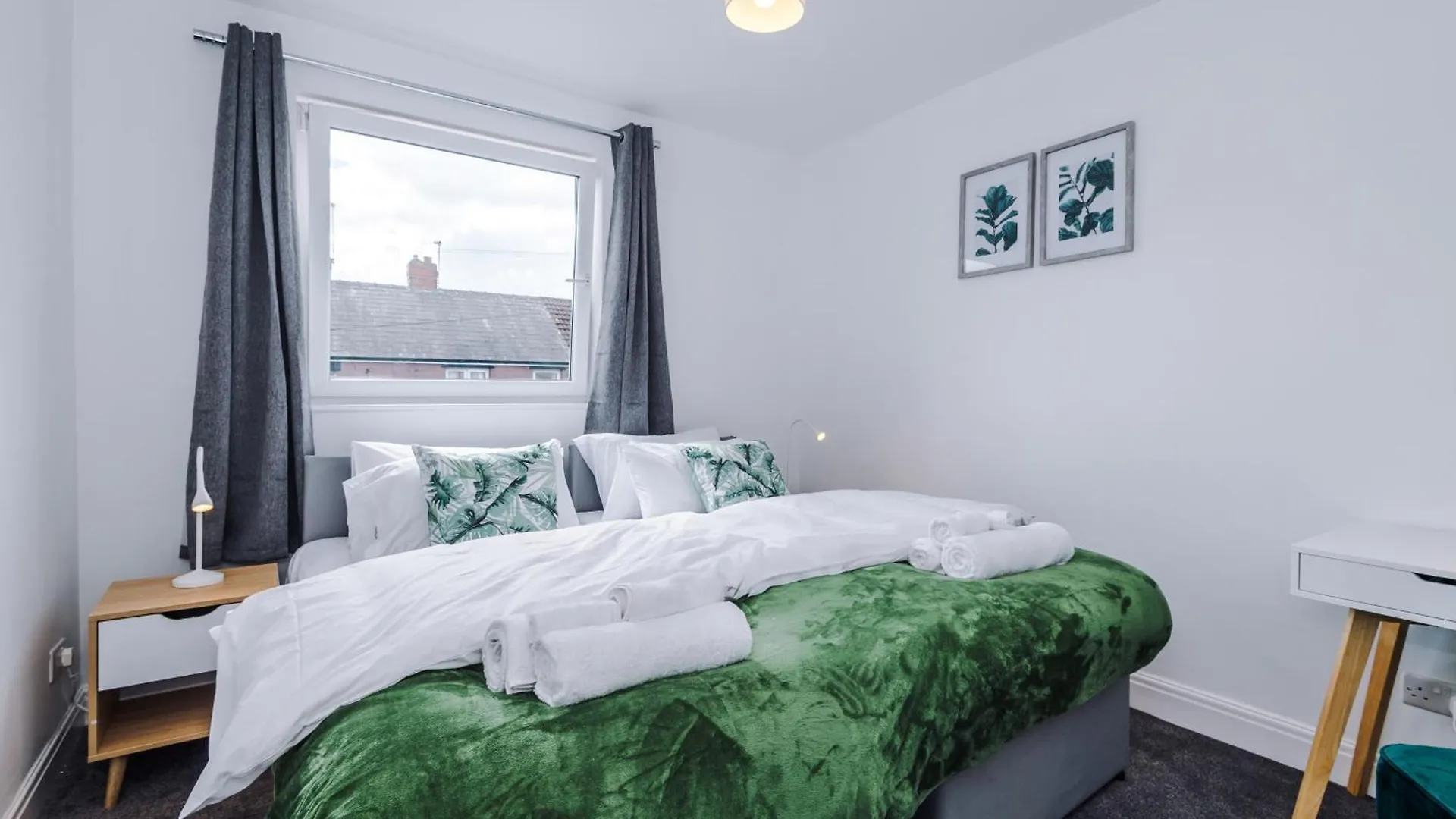 Stunning 3 Bedroom House Near Leeds City Centre With Free Parking 利兹